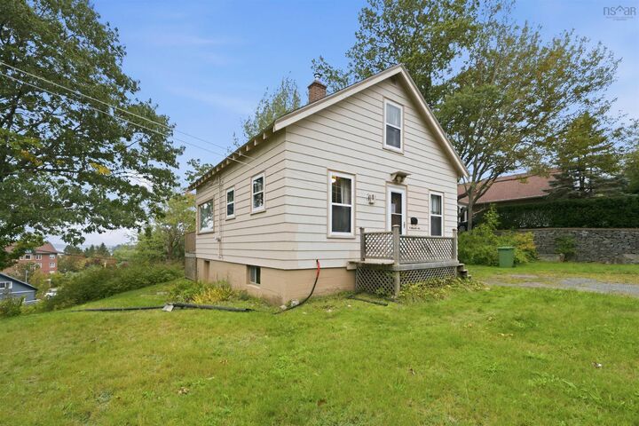 Property Photo:  4 Holland Avenue  NS B4A 1L4 