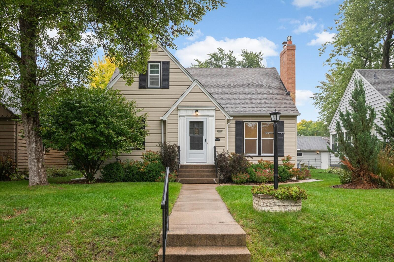 Property Photo:  4150 Abbott Avenue N  MN 55422 