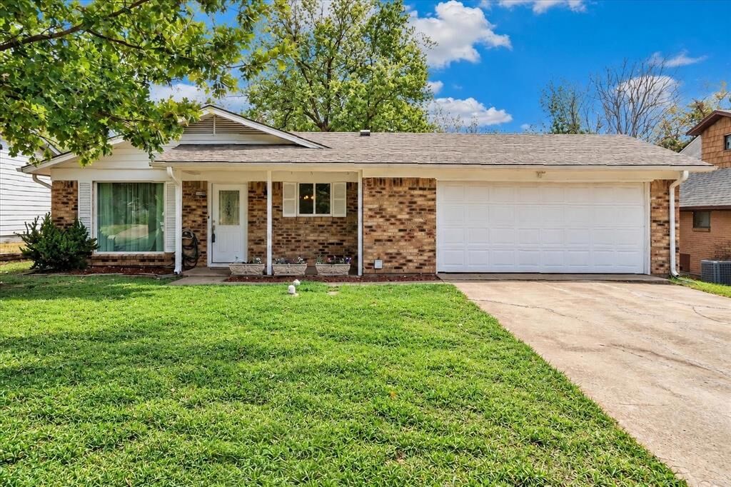 Property Photo:  1109 S Valentine Drive  TX 75090 