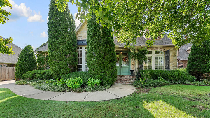 Property Photo: 4302 W Willowbend Drive AR 72758