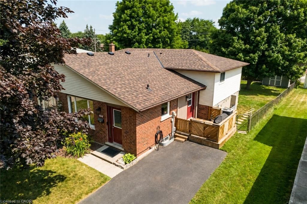 Property Photo:  484 Redfox Road B  ON N2K 2V8 