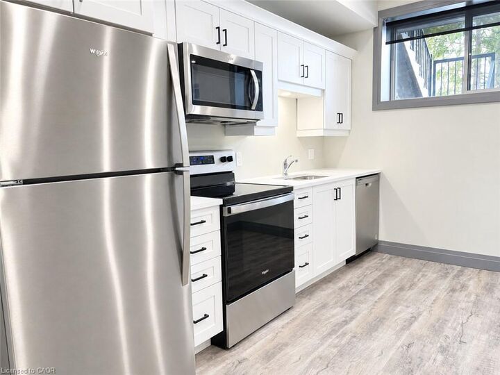 Property Photo: 600 Norfolk Street 102 ON N3Y 0H5