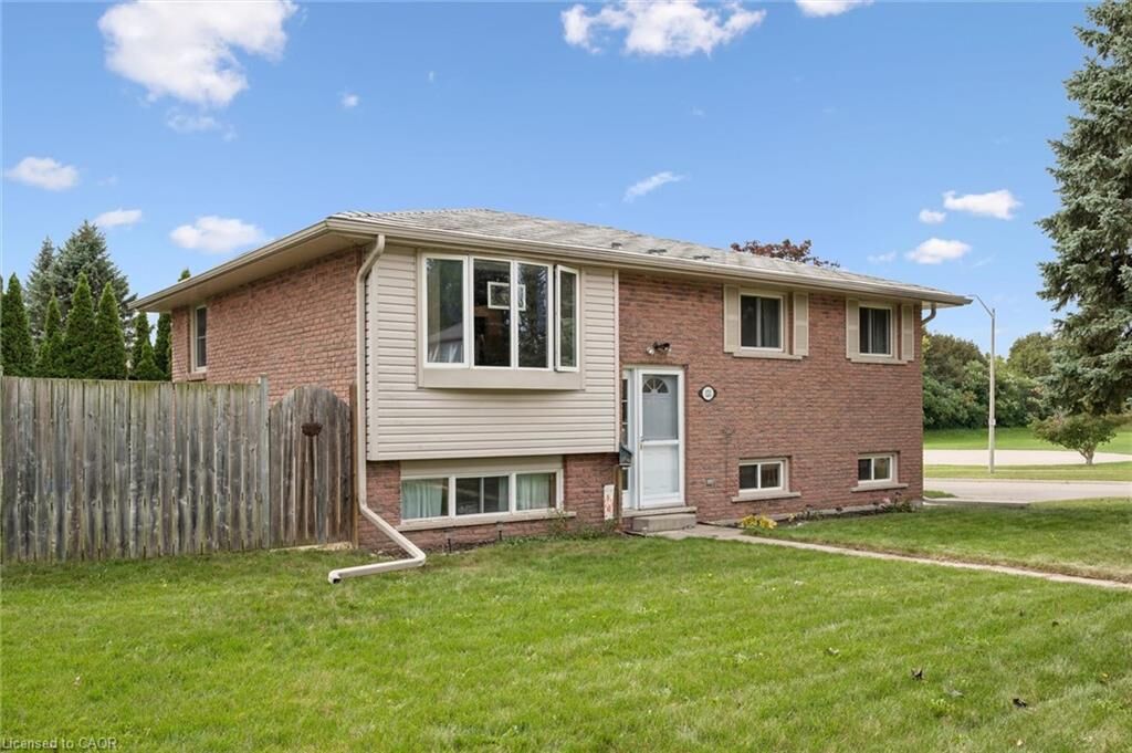 Property Photo:  121 Nathaniel Crescent  ON N2P 1L3 