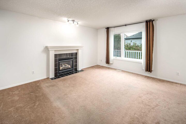 Property Photo:  112 Everridge Drive SW  AB T2Y 4R4 