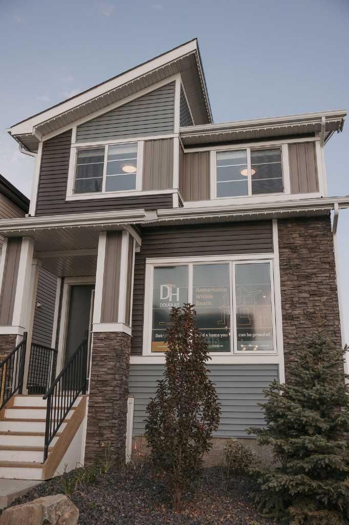 Property Photo:  112 Southbow Avenue  AB T4C 2S6 