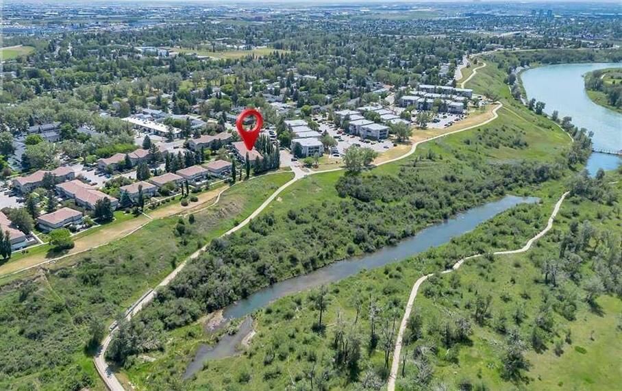 Property Photo: 203 Lynnview Road SE 110S AB T2C 2C6