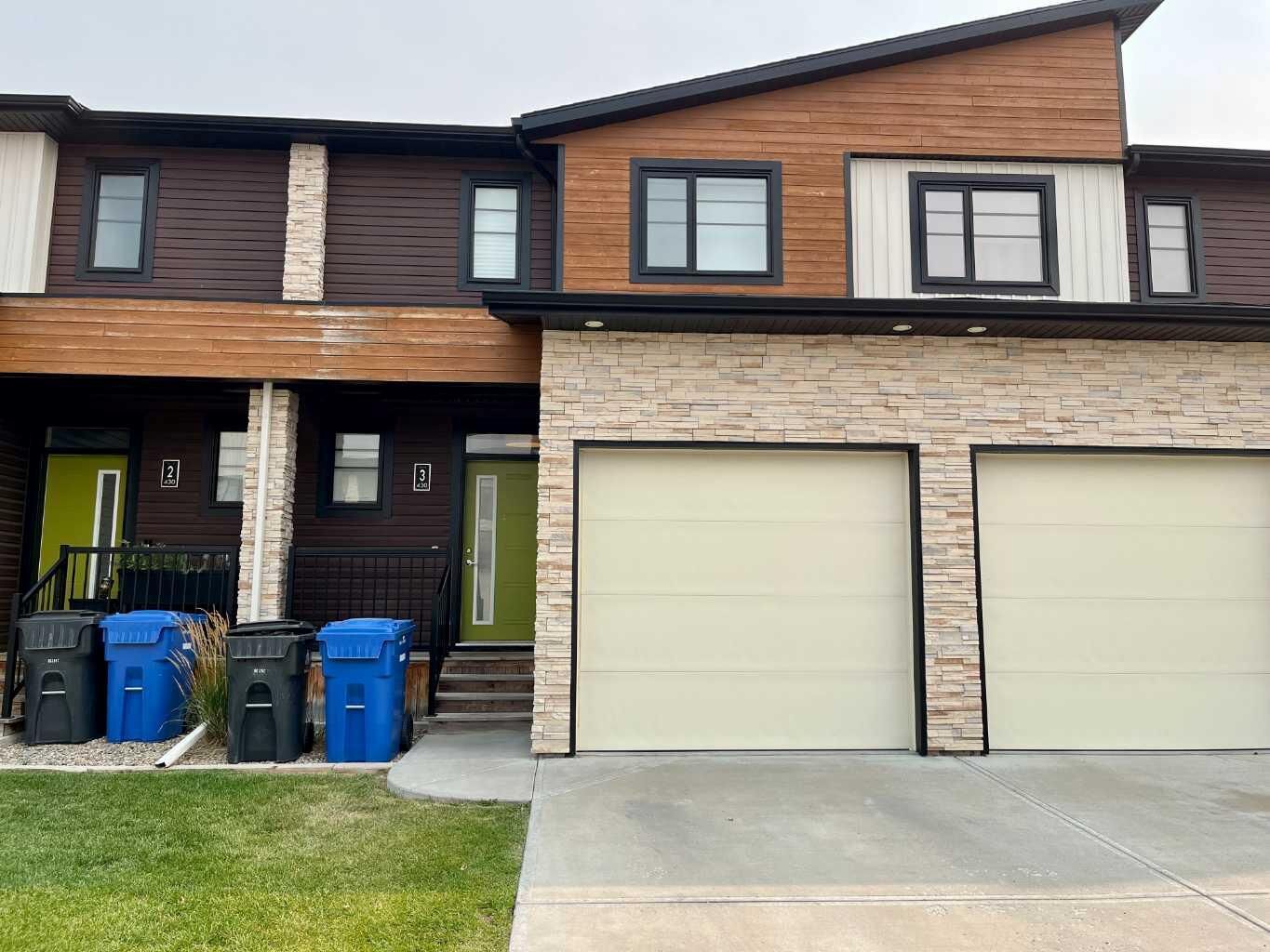 Property Photo:  430 Highlands Boulevard W 3  AB T1J 5K5 