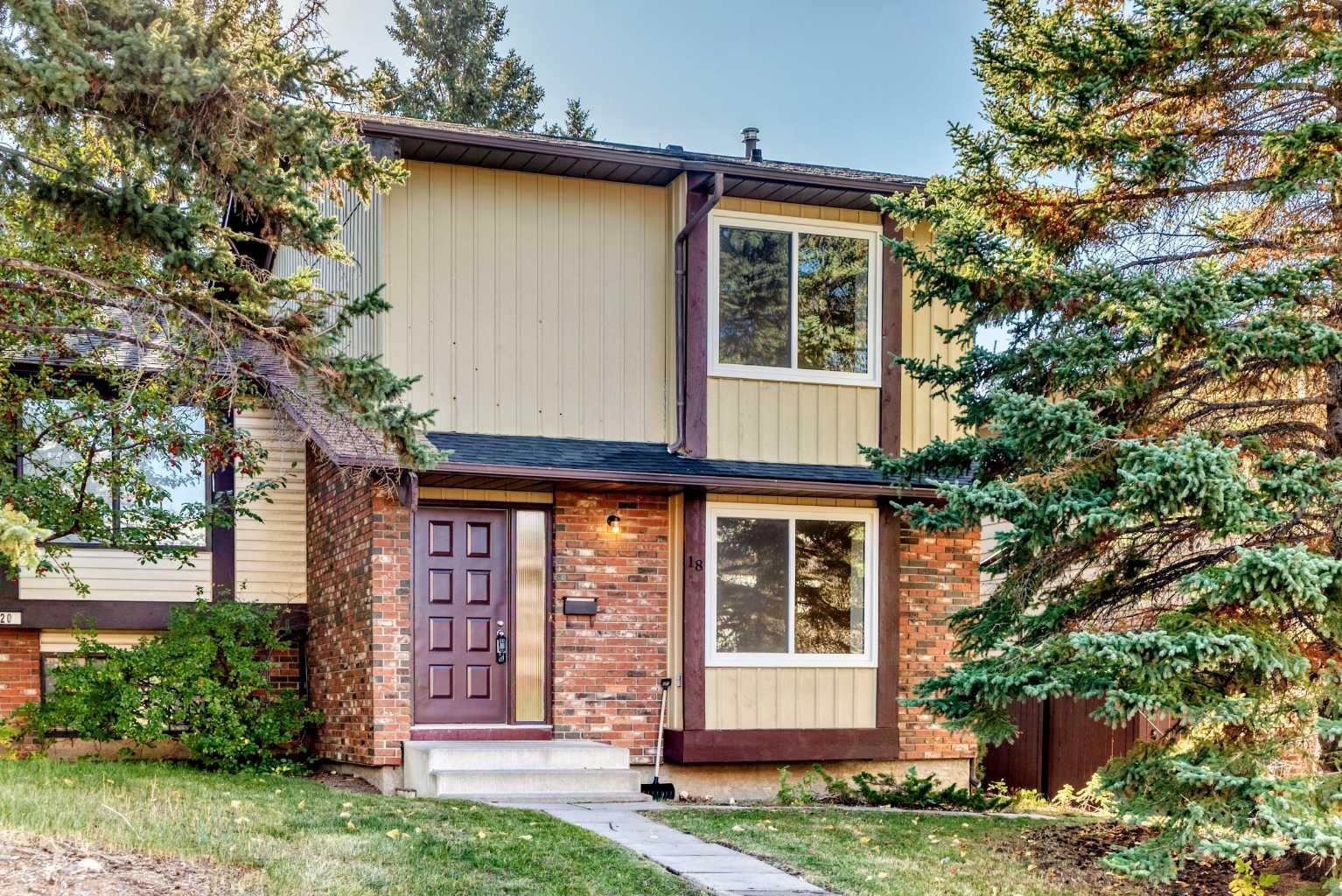 Property Photo:  18 Dalhousie Crescent NW  AB T3A 2H8 