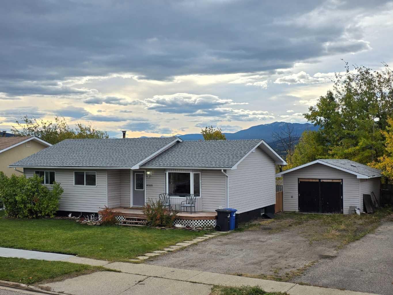 Property Photo:  10305 98 Avenue  AB T0E 0Y0 