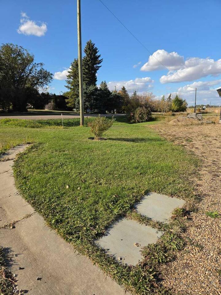 Property Photo:  4 Sifton Crescent  AB T0B 2V0 