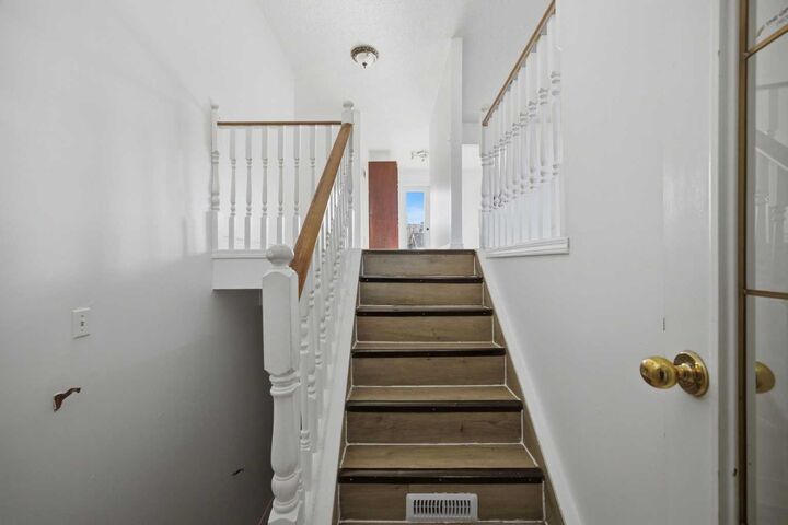 Property Photo:  233 Bacon Place  AB T9K 1Z8 