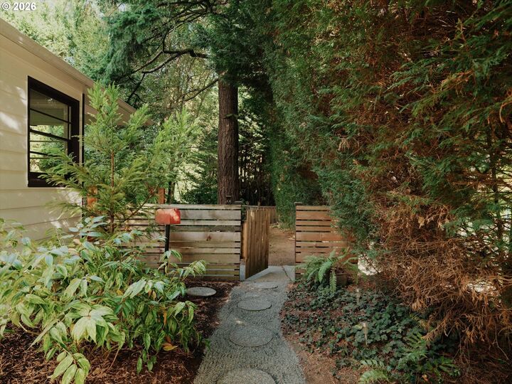 Property Photo:  601 SW Chestnut St  OR 97219 