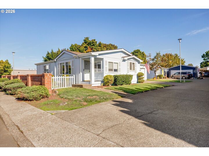 Property Photo:  1111 SE 3rd Ave #72  OR 97013 