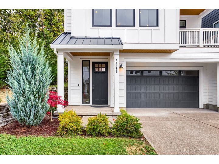 Property Photo: 11689 NW Kearney St OR 97229
