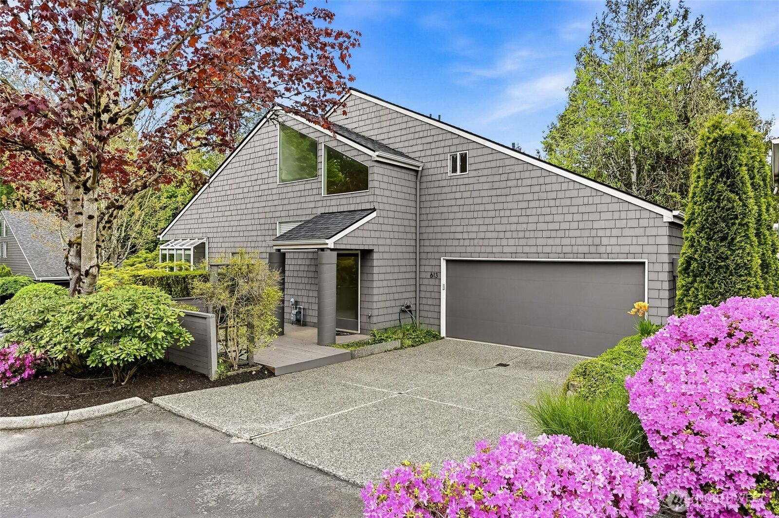 Property Photo: 613 Bellevue Way SE WA 98004
