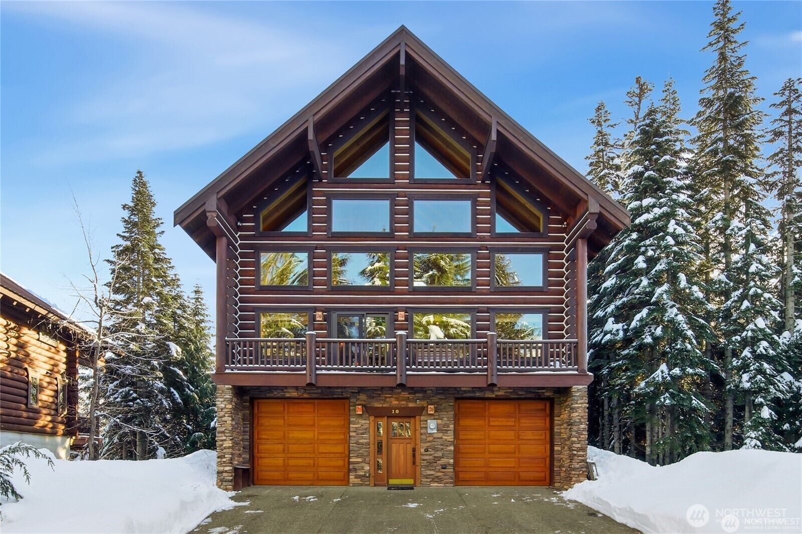 Property Photo:  10  Summit Way  WA 98068 