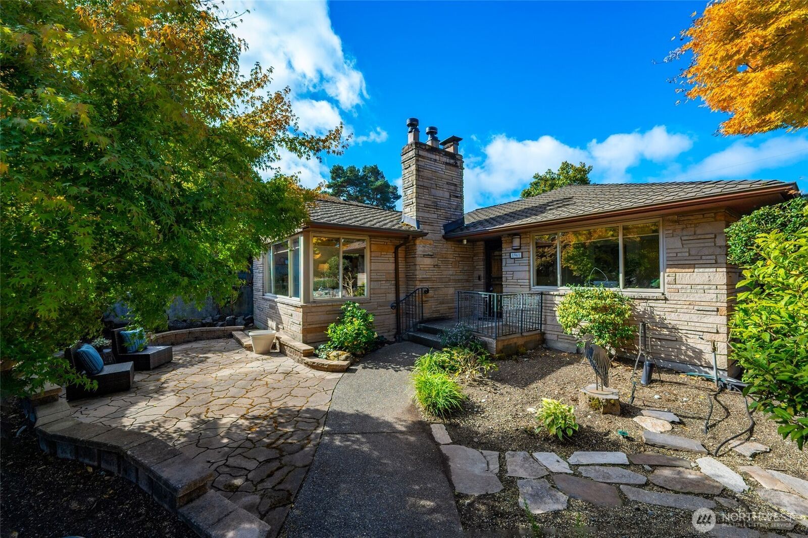 Property Photo: 1961 31st Avenue W WA 98199