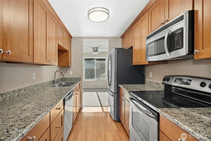 Property Photo: 9901 NE 124th Street 504 WA 98034
