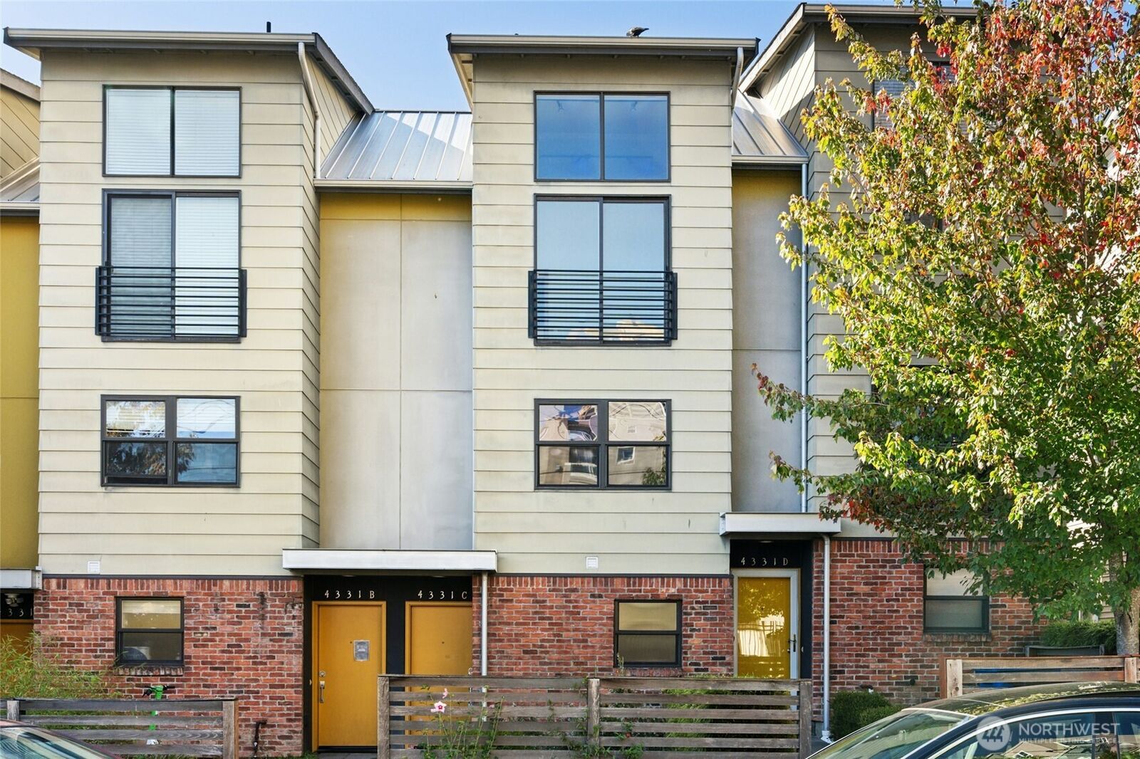 Property Photo:  4331  9th Avenue NE C  WA 98105 