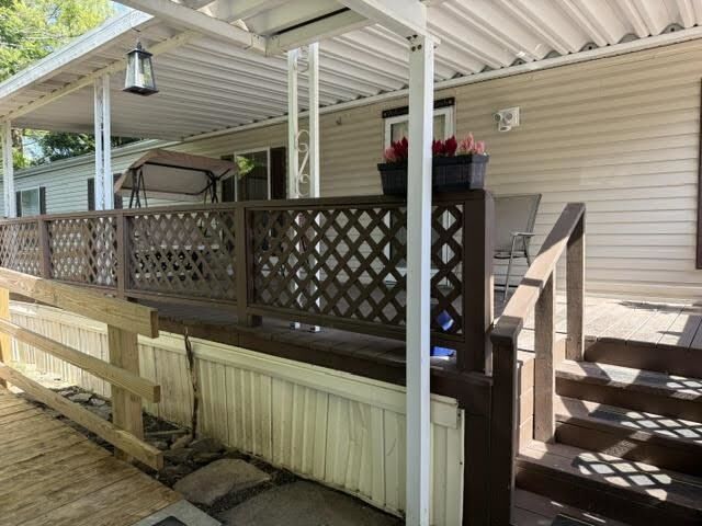Property Photo:  4 Fairoaks Drive  IN 47374 