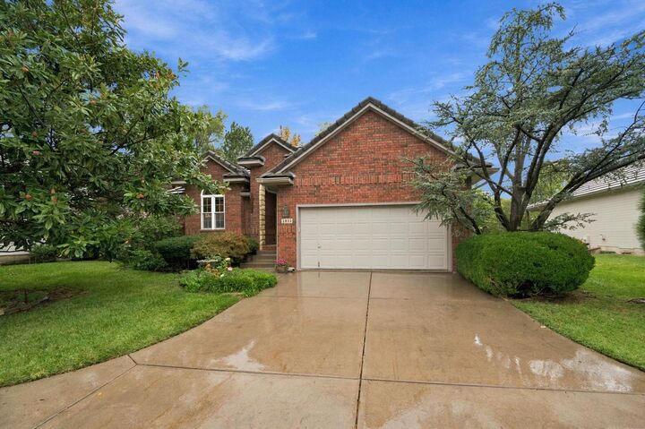 Property Photo: 2833 N Plumthicket Cir KS 67226