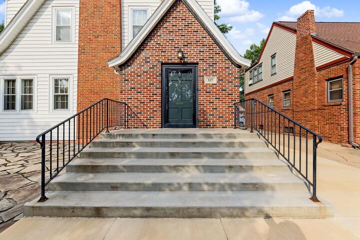 Property Photo:  337 N Dellrose Ave  KS 67208 
