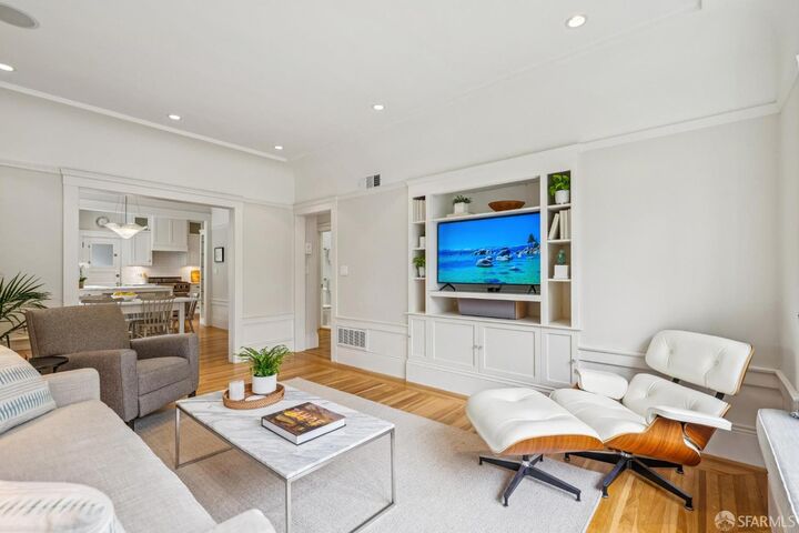 Property Photo:  2369 Union Street 3  CA 94123 