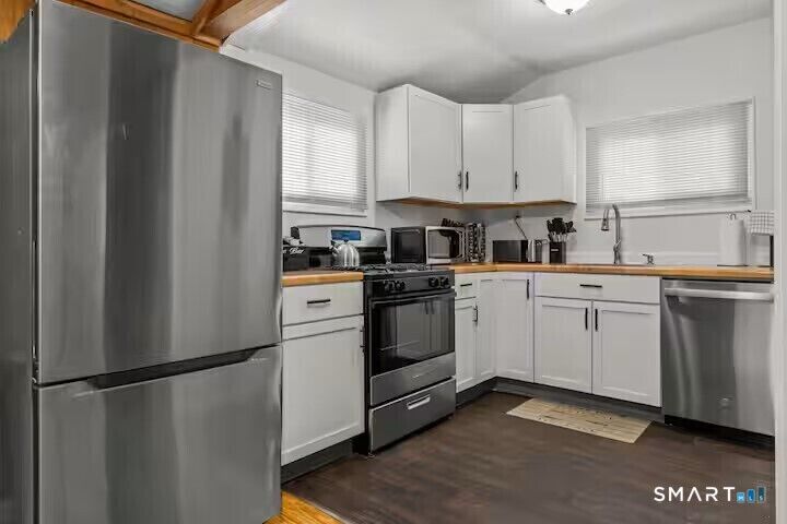 Property Photo:  29 Shore Drive  CT 06351 