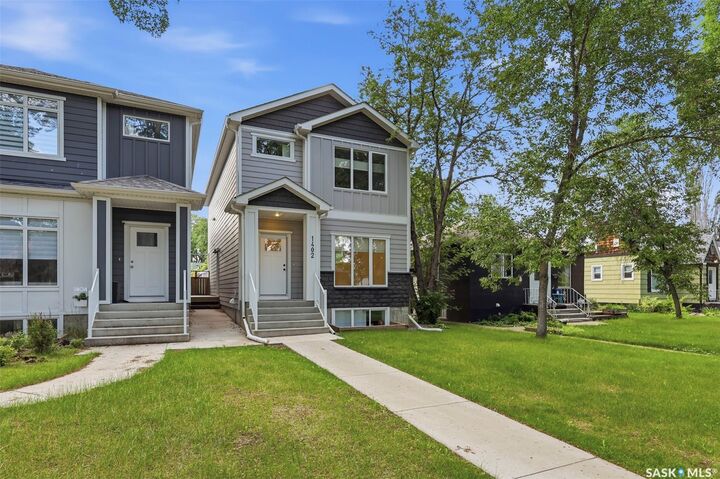 Property Photo:  1402 Wiggins Avenue S  SK S7H 2J6 