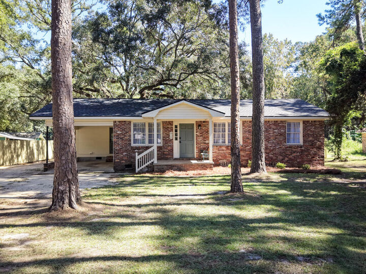 Property Photo:  810 N Pinetree Blvd  GA 31792 