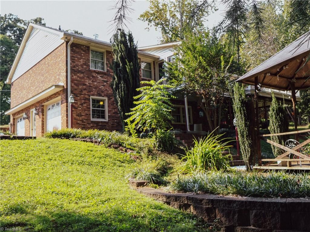 Property Photo:  5620 Clinedale Court  NC 27040 