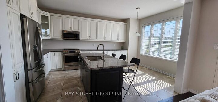 Property Photo: 246 Degraaf Crescent ON L4G 0X1
