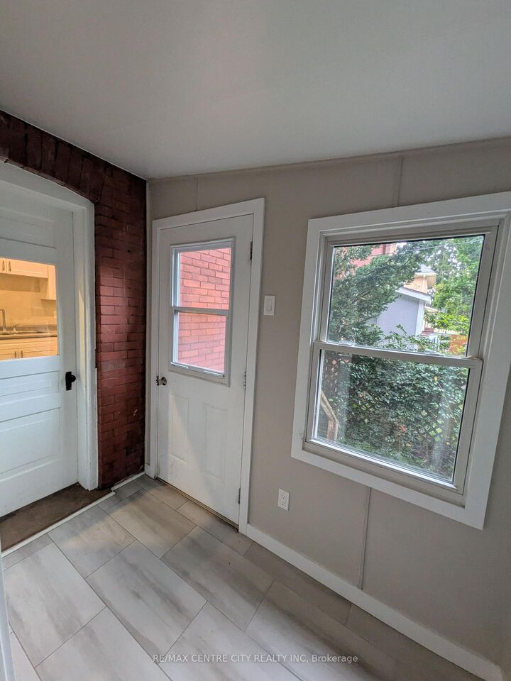 Property Photo:  40 Queen Street  ON N5R 3J2 