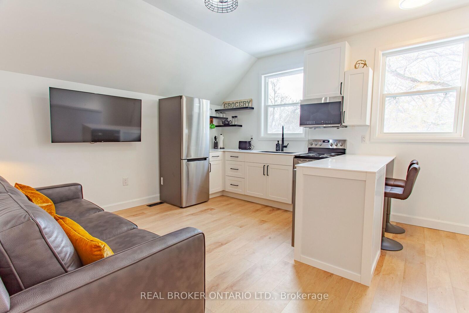 Property Photo:  97 Albert Street S Upper  ON L3V 5L1 