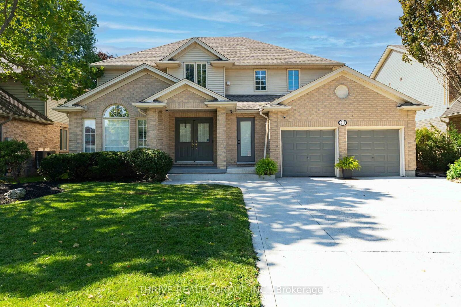 Property Photo: 70 Pinebrook Court ON N5X 4C6