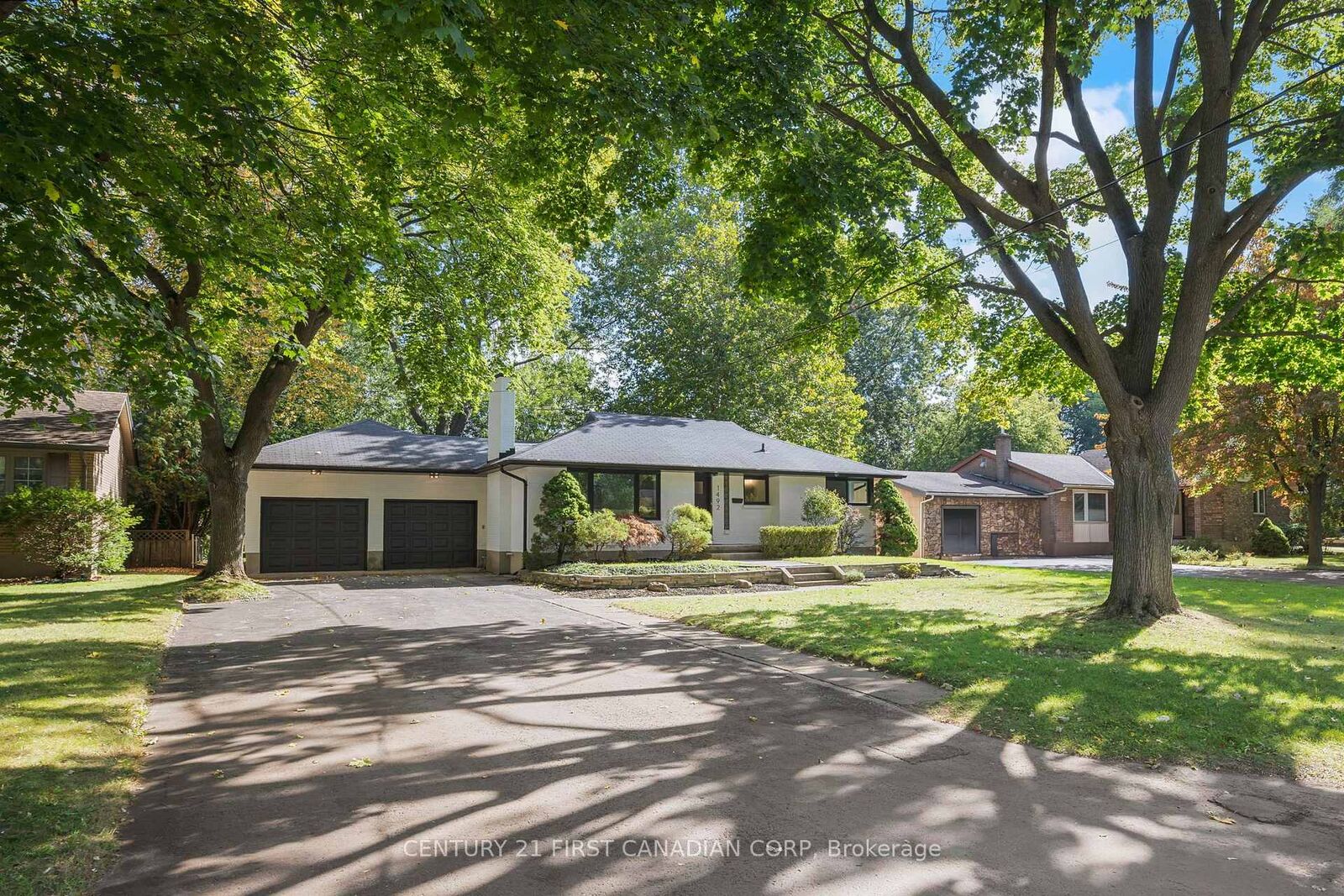 Property Photo: 1492 North Vernon Avenue ON N5X 1N6