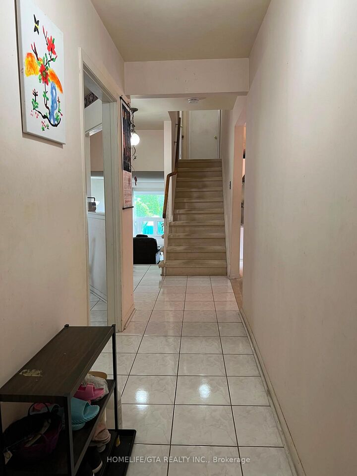Photo de la propriété: 70 Tanjoe Crescent ON M2M 1P7