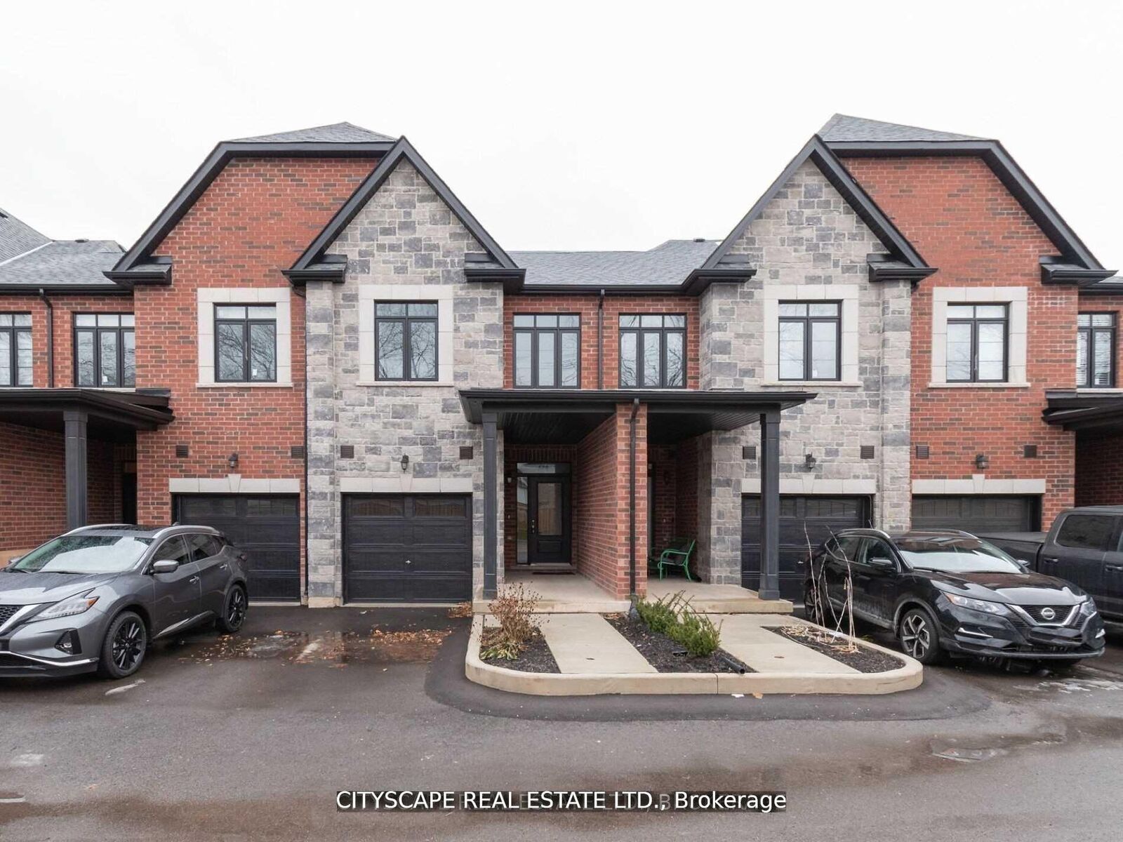 Property Photo:  583 Wedgewood Drive  ON L7L 0J9 