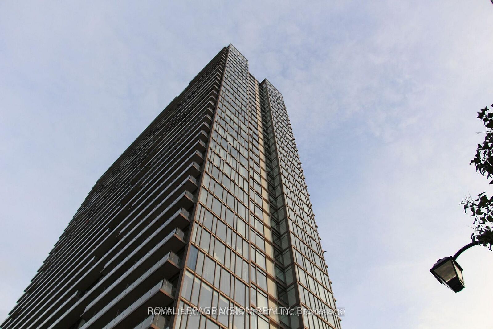 Property Photo:  105 The Queensway Street 2016  ON M6S 5B5 