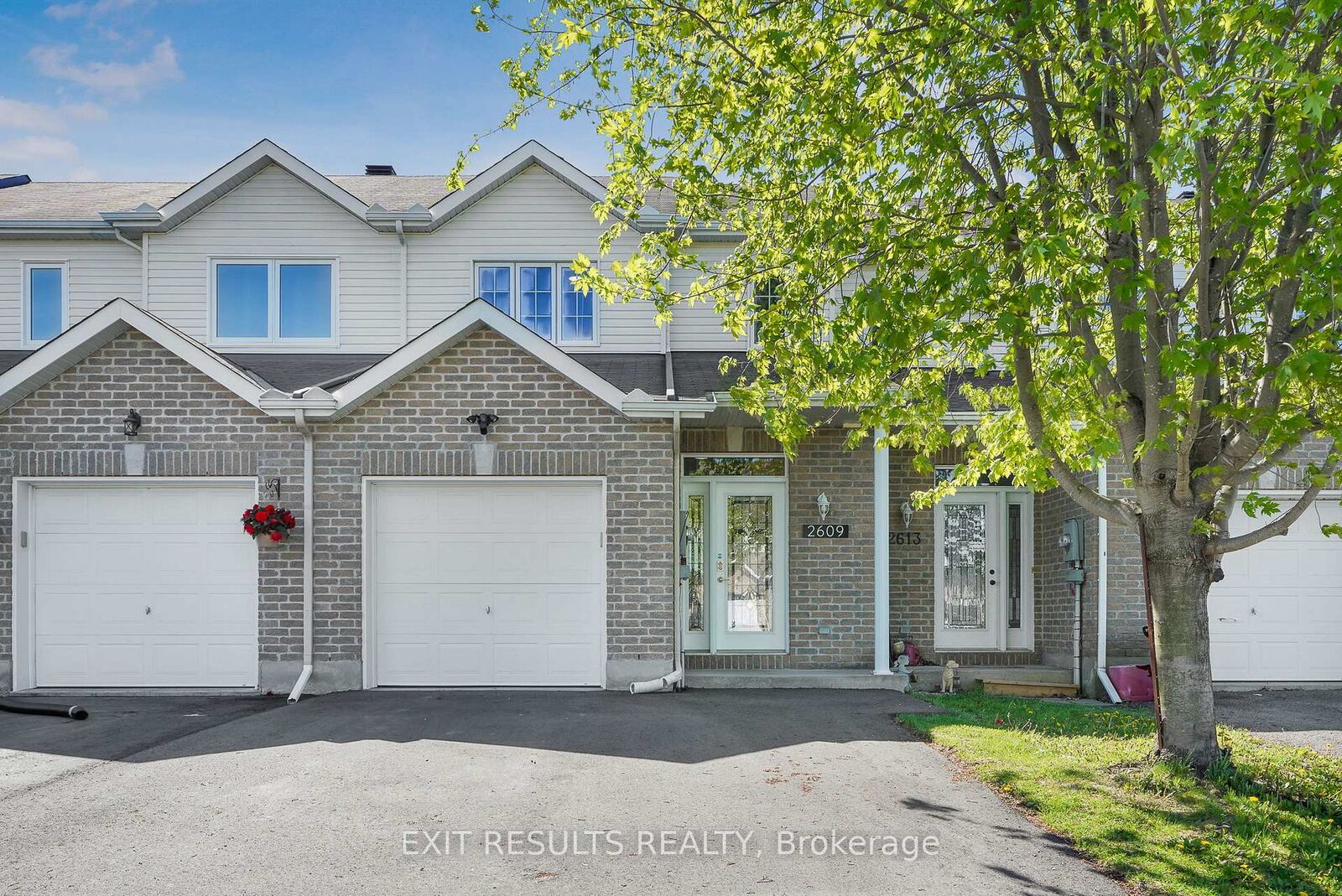 Property Photo: 2609 Raymond Street ON K4K 0B6