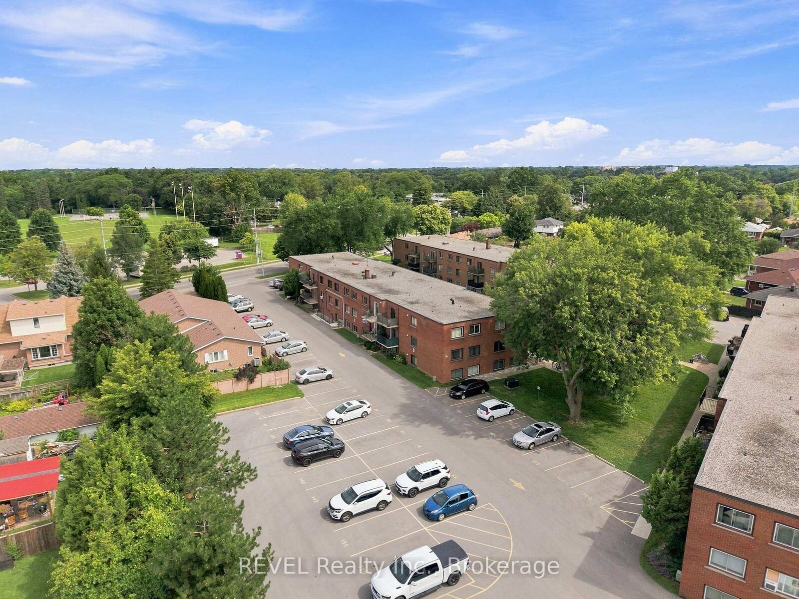 Property Photo:  450 Carlton Street 3  ON L2M 4X1 