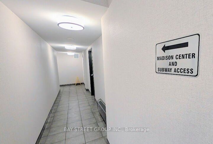 Property Photo: 4978 Yonge Street 1812 ON M2N 7G8