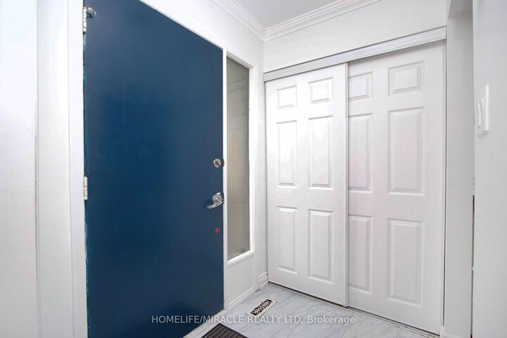 Property Photo:  14 Pilkington Crescent N  ON L1N 6E9 