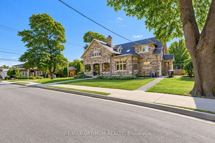 Property Photo:  916 Queenston Road  ON N3H 3K8 