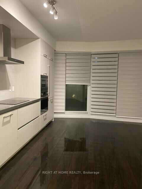 Property Photo: 2221 Yonge Street 1205 ON M4S 2B4