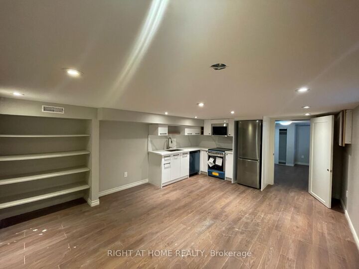 Property Photo:  807 Dupont Street B  ON M6G 1Z7 