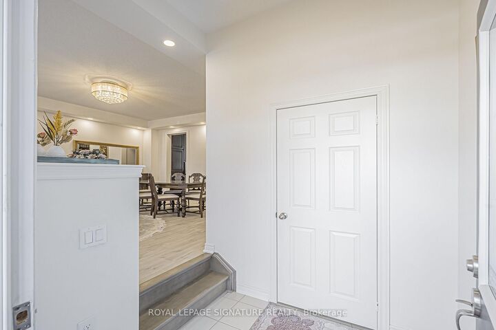 Property Photo:  27 Beechborough Crescent  ON L9N 0L6 