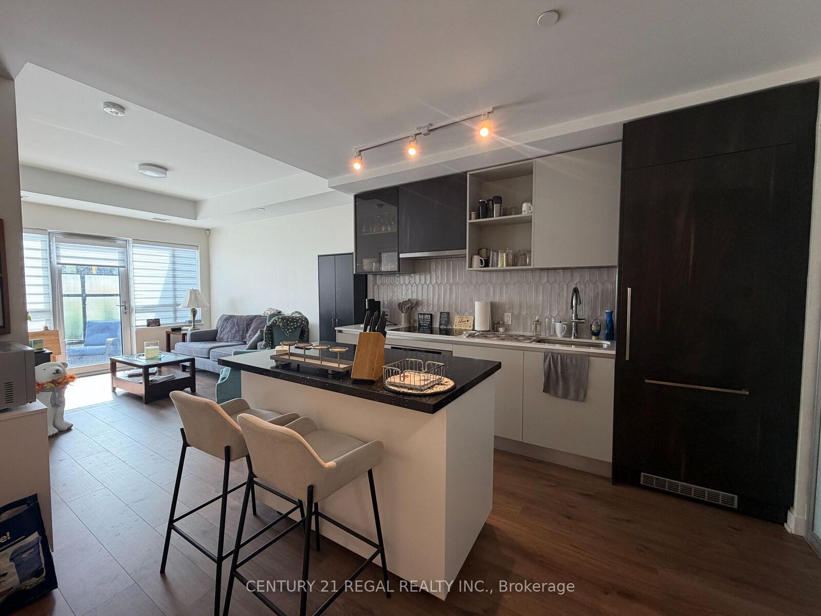 Property Photo:  395 Dundas Street W 101  ON L6M 5R8 