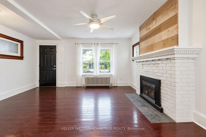 Photo de la propriété:  585 Woodbine Avenue Main &Amp 2nd  ON M4E 2H9 