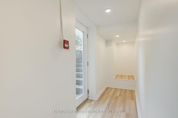 Property Photo:  41 Main Street Lower  ON M4E 2V5 